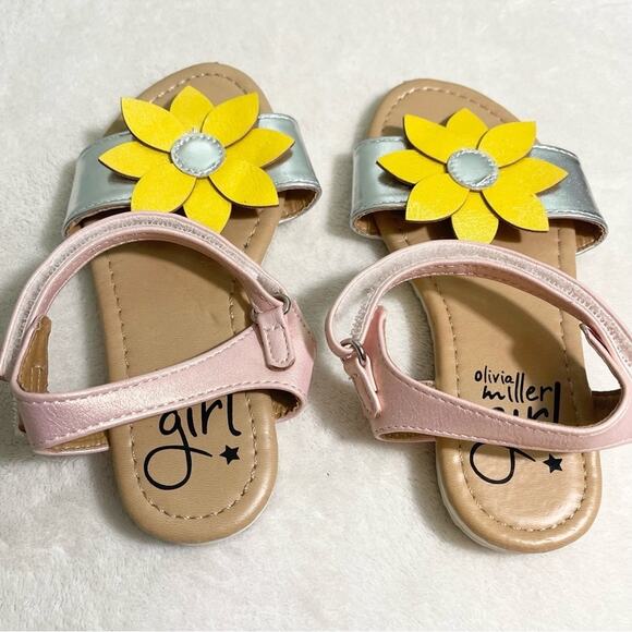 Olivia Miller Girl Kid's Yellow Sunflower Open Toe Flat Sandals size 10 - Picture 3 of 8